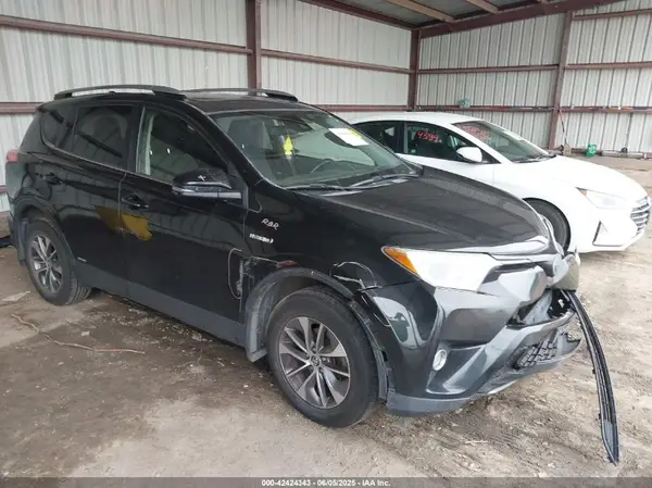 JTMRJREV1HD132802 2017 TOYOTA RAV 4 - Image 1