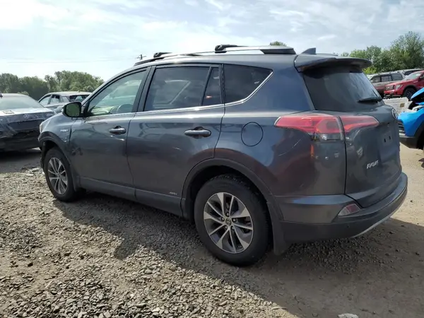 JTMRJREV1HD139331 2017 TOYOTA RAV 4 - Image 2