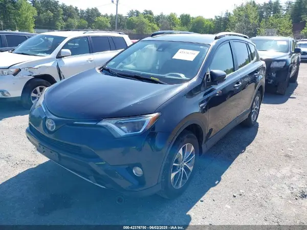 JTMRJREV1HD152032 2017 TOYOTA RAV 4 - Image 2