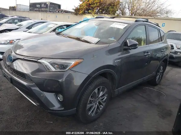 JTMRJREV1JD156782 2018 TOYOTA RAV 4 - Image 2
