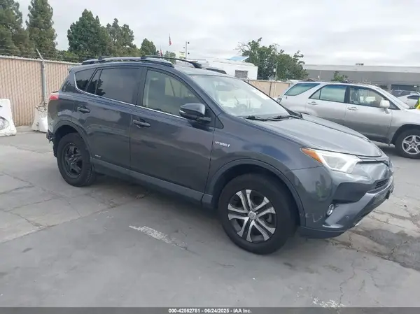 JTMRJREV1JD157818 2018 TOYOTA RAV 4 - Image 1
