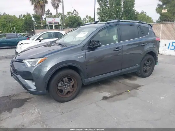 JTMRJREV1JD157818 2018 TOYOTA RAV 4 - Image 2