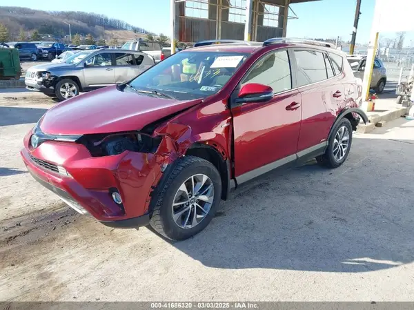 JTMRJREV1JD166633 2018 TOYOTA RAV 4 - Image 2