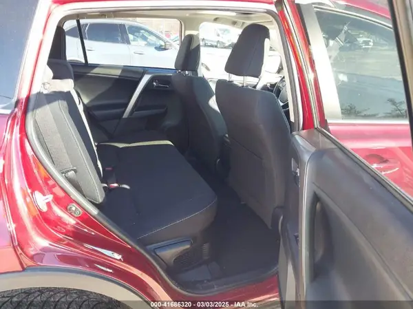 JTMRJREV1JD166633 2018 TOYOTA RAV 4 - Image 8
