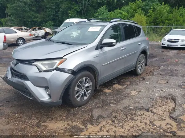 JTMRJREV1JD193220 2018 TOYOTA RAV 4 - Image 2