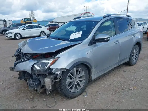 JTMRJREV1JD256039 2018 TOYOTA RAV 4 - Image 2