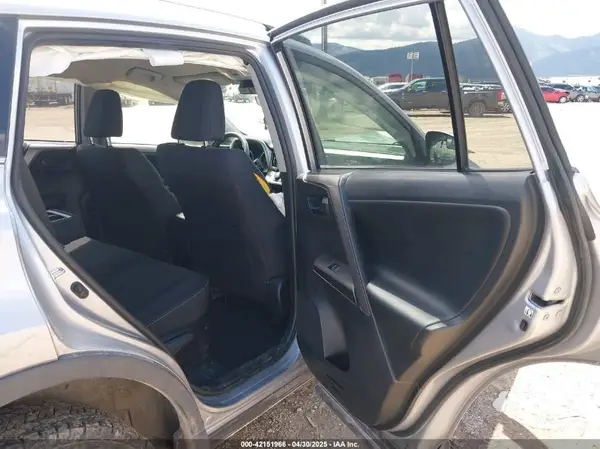 JTMRJREV1JD256039 2018 TOYOTA RAV 4 - Image 8