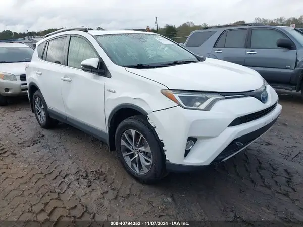 JTMRJREV2HD065434 2017 TOYOTA RAV 4 - Image 1