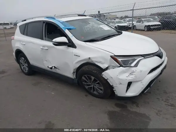 JTMRJREV2HD086137 2017 TOYOTA RAV 4 - Image 1