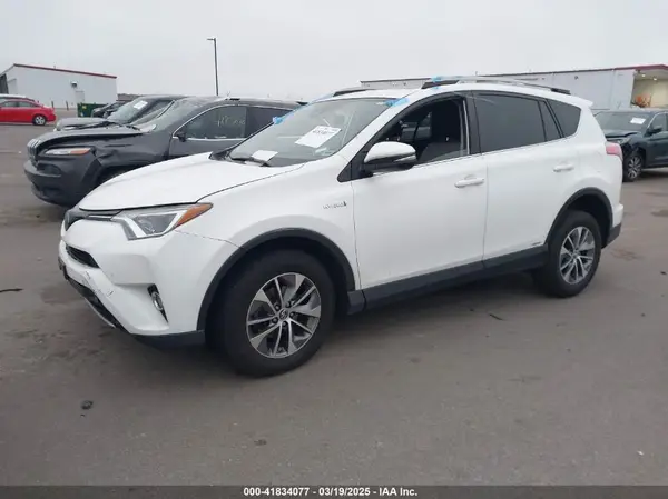 JTMRJREV2HD086137 2017 TOYOTA RAV 4 - Image 2