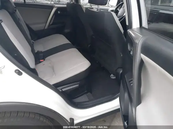 JTMRJREV2HD086137 2017 TOYOTA RAV 4 - Image 8