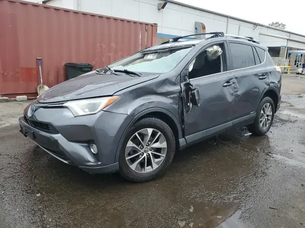 JTMRJREV2HD095372 2017 TOYOTA RAV 4 - Image 1