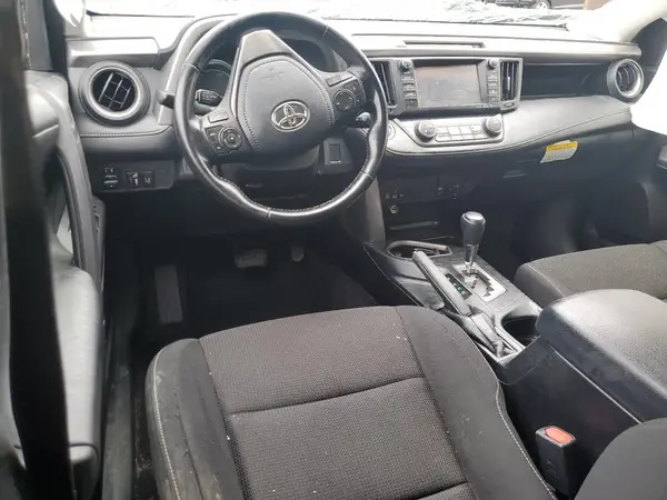 JTMRJREV2HD095372 2017 TOYOTA RAV 4 - Image 8