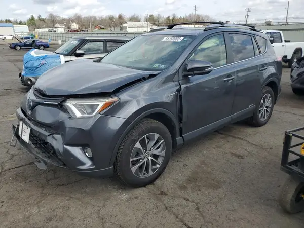 JTMRJREV2HD137748 2017 TOYOTA RAV 4 - Image 1