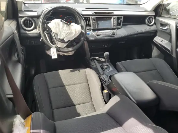 JTMRJREV2HD137748 2017 TOYOTA RAV 4 - Image 8