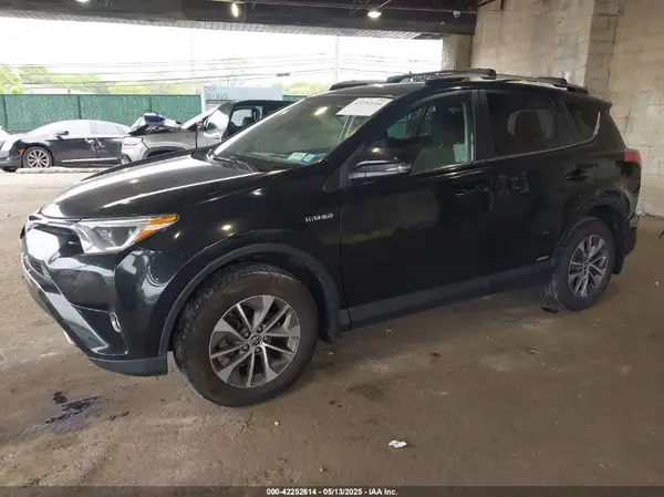 JTMRJREV2HD149320 2017 TOYOTA RAV 4 - Image 2