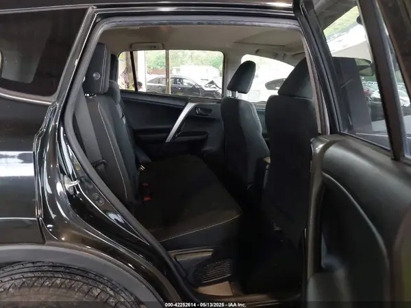 JTMRJREV2HD149320 2017 TOYOTA RAV 4 - Image 8