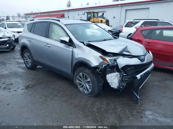 JTMRJREV2JD236897 2018 TOYOTA RAV 4 - Image 1
