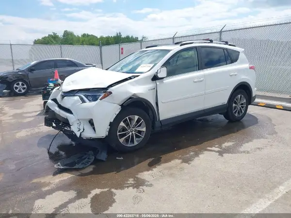 JTMRJREV3HD083733 2017 TOYOTA RAV 4 - Image 2