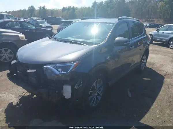 JTMRJREV3HD089872 2017 TOYOTA RAV 4 - Image 2