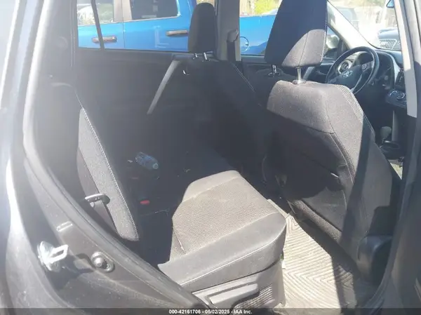 JTMRJREV3HD089872 2017 TOYOTA RAV 4 - Image 8