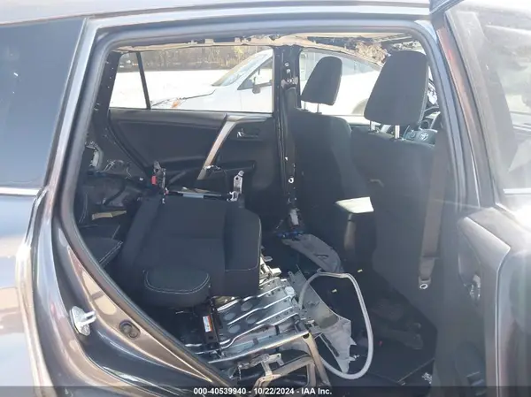 JTMRJREV3HD110591 2017 TOYOTA RAV 4 - Image 8