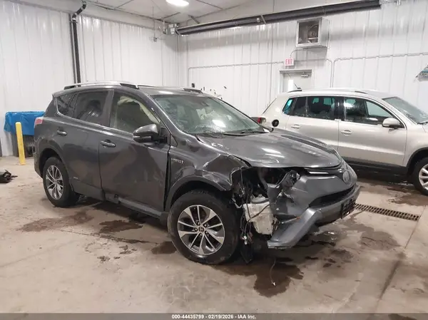JTMRJREV3HD127553 2017 TOYOTA RAV 4 - Image 1