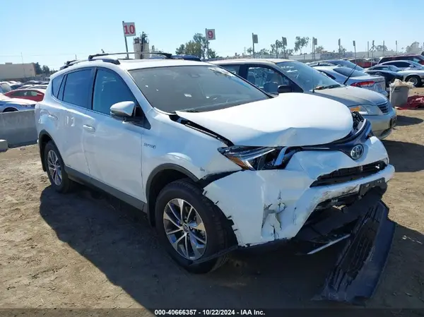 JTMRJREV3HD130629 2017 TOYOTA RAV 4 - Image 1