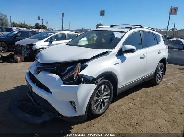 JTMRJREV3HD130629 2017 TOYOTA RAV 4 - Image 2