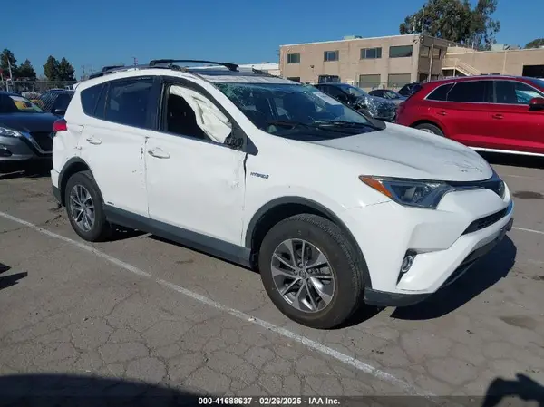 JTMRJREV3JD154130 2018 TOYOTA RAV 4 - Image 1