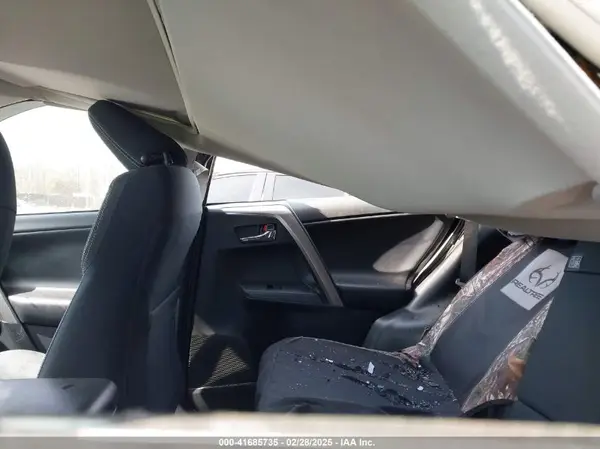 JTMRJREV3JD197320 2018 TOYOTA RAV 4 - Image 8