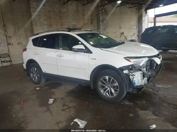 JTMRJREV4HD064186 2017 TOYOTA RAV 4 - Image 1