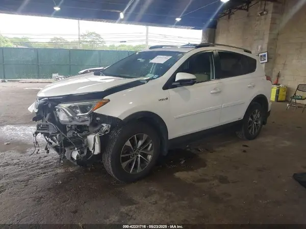 JTMRJREV4HD064186 2017 TOYOTA RAV 4 - Image 2