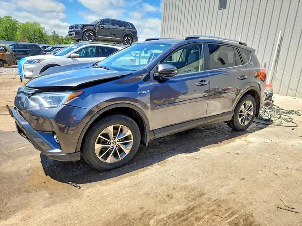 JTMRJREV4HD088147 2017 TOYOTA RAV 4 - Image 1