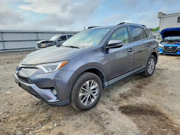 JTMRJREV4HD089752 2017 TOYOTA RAV 4 - Image 1