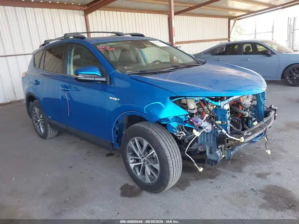JTMRJREV4HD137153 2017 TOYOTA RAV 4 - Image 1