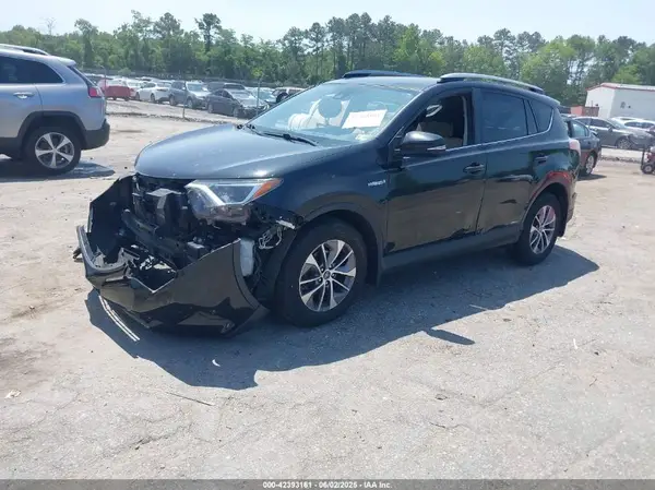 JTMRJREV4JD199447 2018 TOYOTA RAV 4 - Image 2