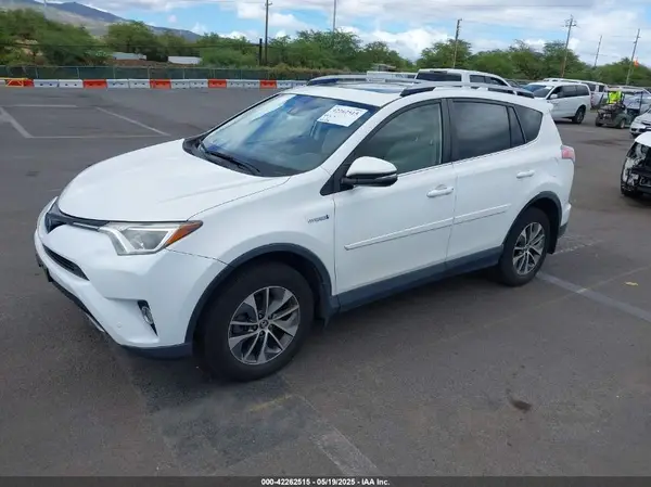 JTMRJREV4JD212388 2018 TOYOTA RAV 4 - Image 2