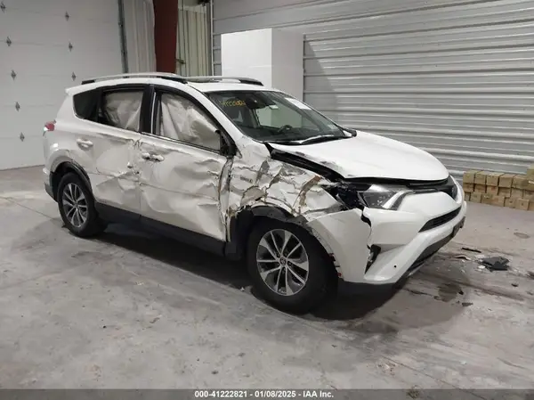 JTMRJREV4JD245519 2018 TOYOTA RAV 4 - Image 1