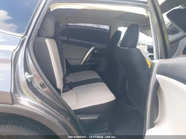 JTMRJREV5HD095527 2017 TOYOTA RAV 4 - Image 8