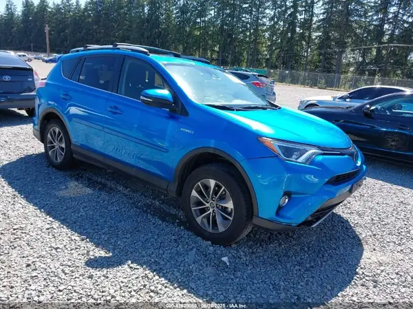 JTMRJREV5HD115601 2017 TOYOTA RAV 4 - Image 1