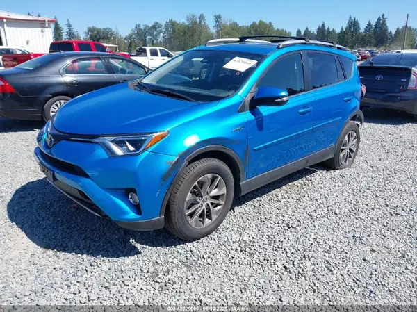 JTMRJREV5HD115601 2017 TOYOTA RAV 4 - Image 2