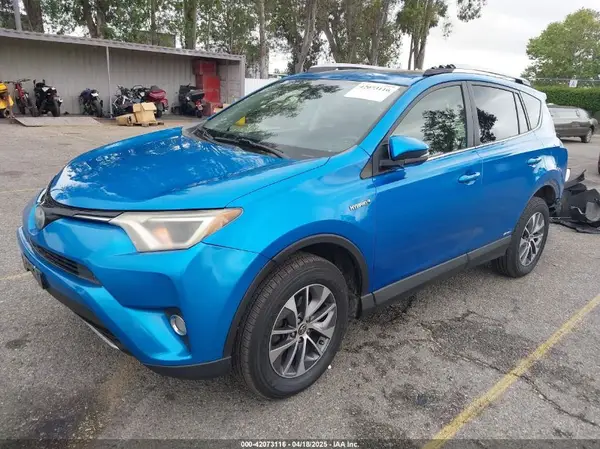 JTMRJREV5HD134214 2017 TOYOTA RAV 4 - Image 2