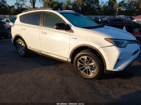 JTMRJREV5HD151952 2017 TOYOTA RAV 4 - Image 1
