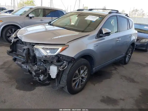 JTMRJREV5JD249210 2018 TOYOTA RAV 4 - Image 2