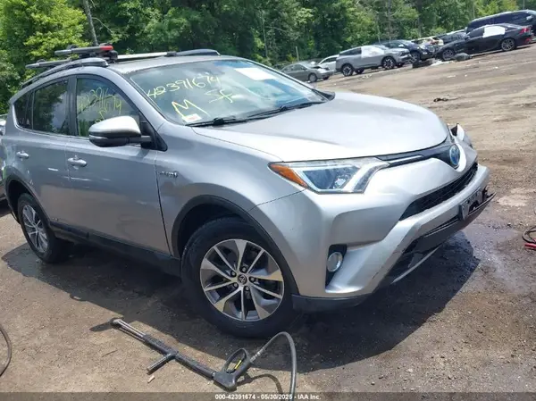 JTMRJREV6HD097738 2017 TOYOTA RAV 4 - Image 1
