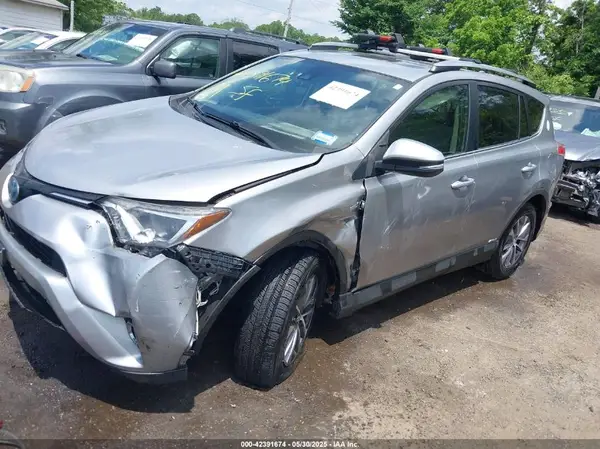 JTMRJREV6HD097738 2017 TOYOTA RAV 4 - Image 2