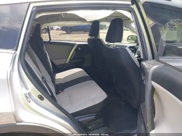 JTMRJREV6HD097738 2017 TOYOTA RAV 4 - Image 8