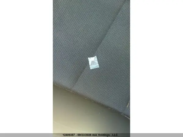 JTMRJREV6HD110407 2017 TOYOTA RAV 4 - Image 1