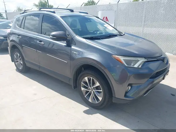 JTMRJREV6HD123223 2017 TOYOTA RAV 4 - Image 1